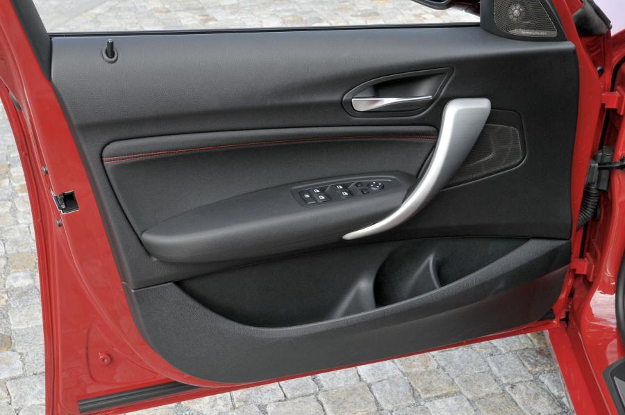  BMW 118i Sport Line 2011 года  (фото 30 из 185)